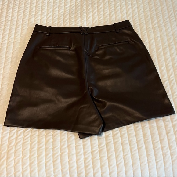 Vegan Leather shorts - Banana Republic - Picture 4 of 4